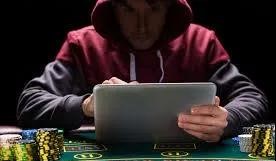 如果线上扑克玩家转战现场玩牌能盈利吗？