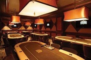 疫情恐慌蔓延至Vegas，扑克玩家开始自发在家隔离